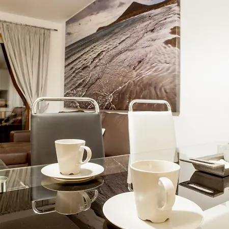 Apartamento La Perla Médano 3 *